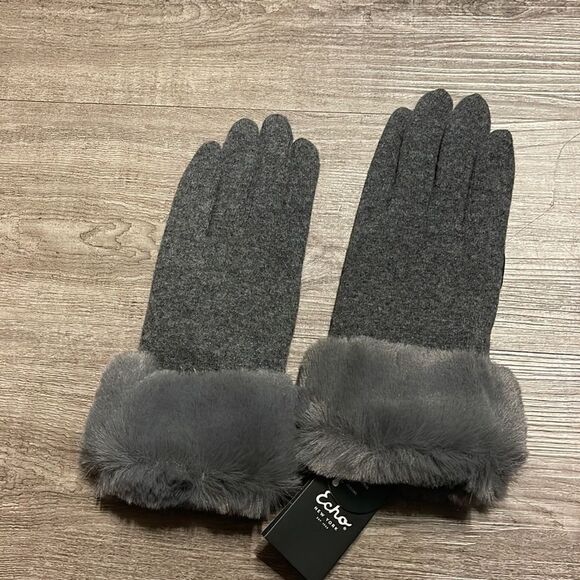 Echo Faux-Fur Cuff Tech Gloves - 100% Exclusive - Picture 3 of 3